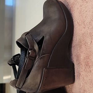 Dansko Franka leather wedge. Brown. Size 38